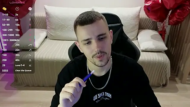 Snapshot of Larstar01 chatting on November 18, 2025, 9:08 pm Larstar01 online show from November 18, 2025, 9:08 pm