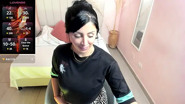 tiffani  love online show from January 4, 2025, 6:51 pm