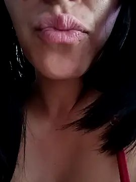 Snapshot of tiffani__love chatting on October 9, 2025, 8:18 pm tiffani love online show from October 9, 2025, 8:18 pm