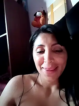 Snapshot of tiffani__love chatting on October 20, 2025, 10:21 pm tiffani love online show from October 20, 2025, 10:21 pm