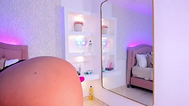 Emi latingirl online show from March 13, 2026, 7:20 pm