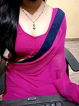 Snapshot of Nithya_05 chatting on November 2, 2025, 5:32 am Nithya 05 online show from November 2, 2025, 5:32 am