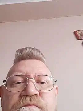 Snapshot of Pol1074 chatting on April 15, 2026, 9:16 am Pol1074 online show from April 15, 2026, 9:16 am