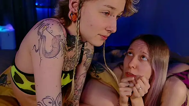 Snapshot of Littlespacemouse chatting on December 9, 2024, 1:02 pm Littlespacemouse online show from December 9, 2024, 1:02 pm