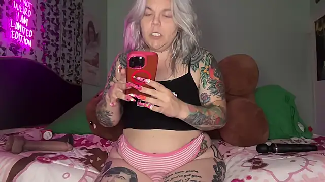 CherryBombBomb online show from June 25, 2026, 5:12 am