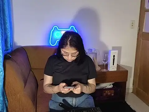 Snapshot of Caroll_Luna chatting on December 2, 2024, 1:25 am Caroll Luna online show from December 2, 2024, 1:25 am