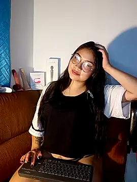 Snapshot of Caroll_Luna chatting on December 18, 2024, 4:53 am Caroll Luna online show from December 18, 2024, 4:53 am