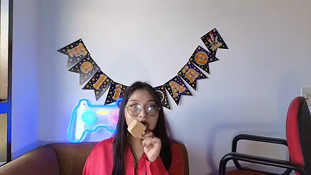 Snapshot of Caroll_Luna chatting on December 31, 2024, 5:07 pm Caroll Luna online show from December 31, 2024, 5:07 pm