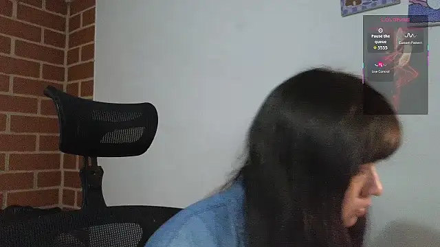 Snapshot of Caroll_Luna chatting on October 14, 2025, 1:50 am Caroll Luna online show from October 14, 2025, 1:50 am