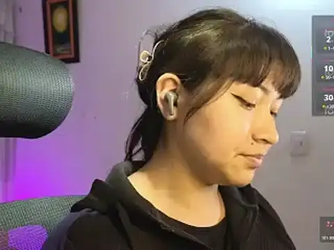 Snapshot of Caroll_Luna chatting on October 27, 2025, 3:54 am Caroll Luna online show from October 27, 2025, 3:54 am