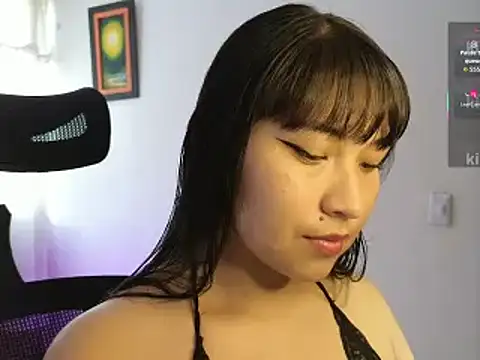 Snapshot of Caroll_Luna chatting on October 28, 2025, 2:53 pm Caroll Luna online show from October 28, 2025, 2:53 pm