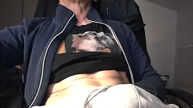 jeans466 online show from June 3, 2026, 8:14 pm