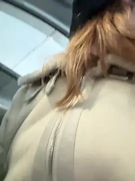 Snapshot of LavenderHot chatting on December 8, 2024, 4:04 am LavenderHot online show from December 8, 2024, 4:04 am