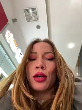 Snapshot of LavenderHot chatting on December 11, 2024, 7:20 am LavenderHot online show from December 11, 2024, 7:20 am