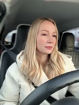 Snapshot of LavenderHot chatting on February 24, 2025, 1:57 am LavenderHot online show from February 24, 2025, 1:57 am