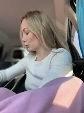 Snapshot of LavenderHot chatting on March 5, 2025, 5:29 am LavenderHot online show from March 5, 2025, 5:29 am