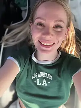 Snapshot of LavenderHot chatting on March 9, 2025, 8:18 am LavenderHot online show from March 9, 2025, 8:18 am