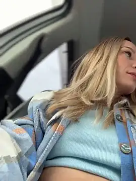 Snapshot of LavenderHot chatting on March 19, 2025, 2:59 am LavenderHot online show from March 19, 2025, 2:59 am