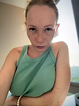 Snapshot of LavenderHot chatting on April 10, 2026, 12:05 am LavenderHot online show from April 10, 2026, 12:05 am