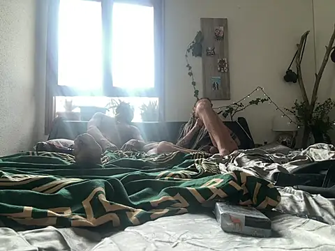 Snapshot of EnricoGio chatting on February 16, 2026, 4:47 pm EnricoGio online show from February 16, 2026, 4:47 pm