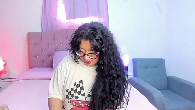 Latinabombsheell online show from February 12, 2026, 6:58 pm