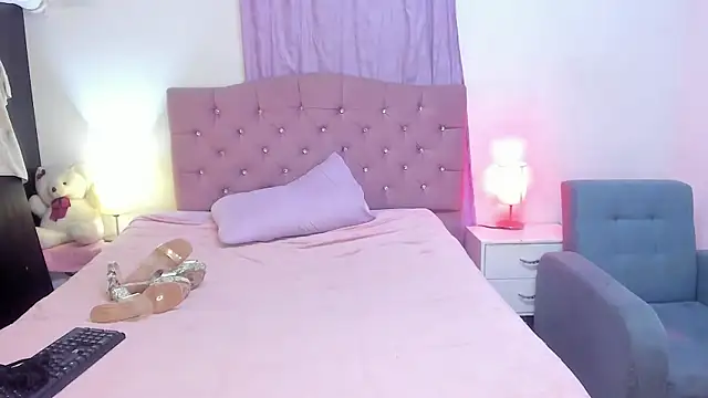 Latinabombsheell online show from April 4, 2026, 4:44 am