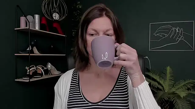 VivianWILD online show from November 22, 2025, 8:13 am