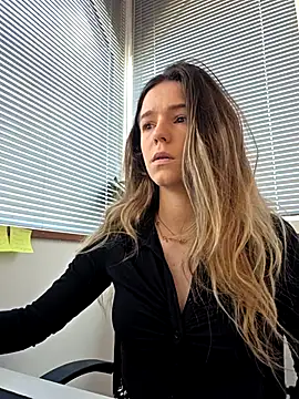 lucie mehott online show from February 24, 2026, 10:46 am