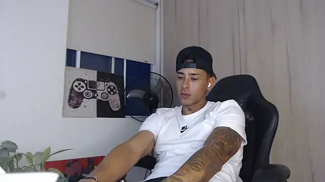 Snapshot of felipelopezz23 chatting on May 16, 2026, 10:36 am felipelopezz23 online show from May 16, 2026, 10:36 am