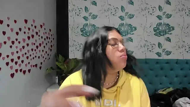 Snapshot of LindaBreeS chatting on February 4, 2025, 1:27 pm LindaBreeS online show from February 4, 2025, 1:27 pm