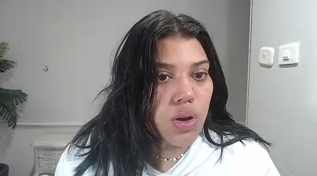 Snapshot of LindaBreeS chatting on February 17, 2025, 8:04 pm LindaBreeS online show from February 17, 2025, 8:04 pm