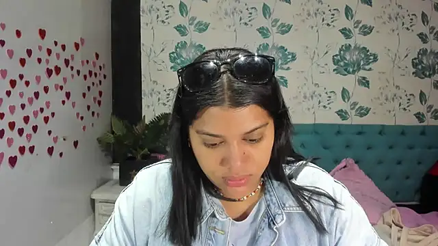 Snapshot of LindaBreeS chatting on March 10, 2025, 2:37 pm LindaBreeS online show from March 10, 2025, 2:37 pm