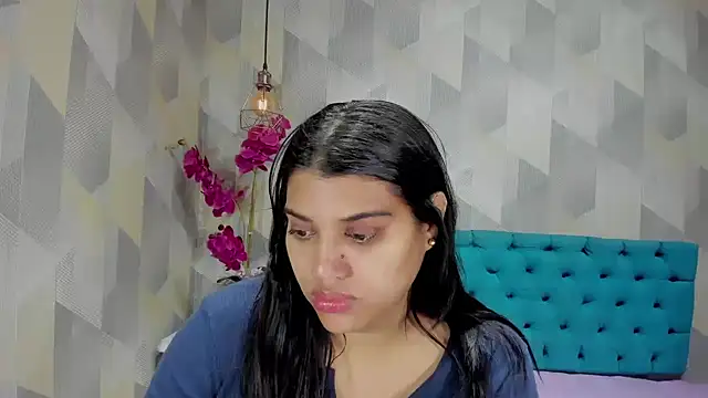 Snapshot of LindaBreeS chatting on October 31, 2025, 1:45 pm LindaBreeS online show from October 31, 2025, 1:45 pm