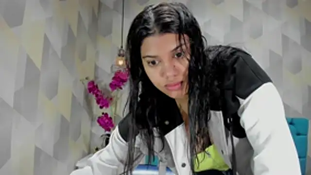 Snapshot of LindaBreeS chatting on November 1, 2025, 12:29 pm LindaBreeS online show from November 1, 2025, 12:29 pm