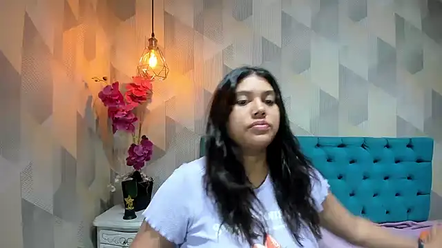 LindaBreeS online show from May 16, 2026, 1:43 pm