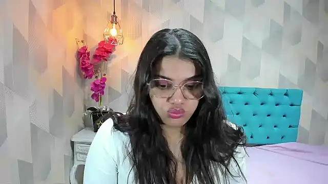 LindaBreeS online show from July 1, 2026, 1:45 pm