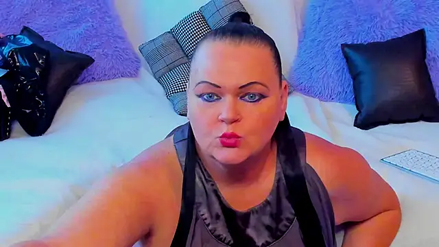 MilanaBiegert online show from September 22, 2025, 7:32 am