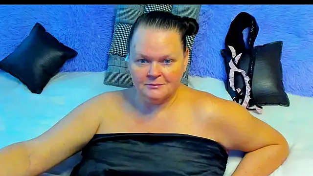 MilanaBiegert online show from November 15, 2025, 1:18 pm