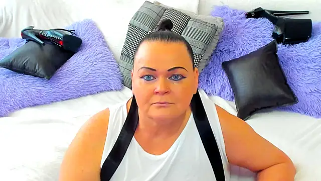 MilanaBiegert online show from April 11, 2026, 1:26 pm