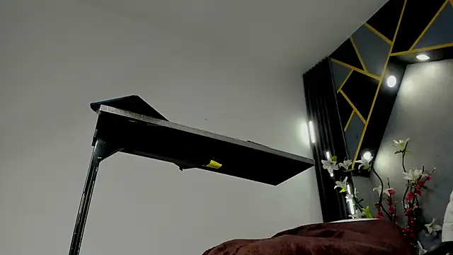 almma shy online show from February 7, 2025, 6:13 pm