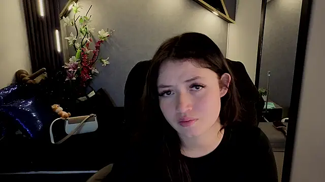 almma shy online show from September 23, 2025, 1:36 pm