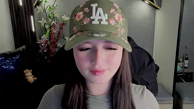 almma shy online show from September 25, 2025, 1:48 pm