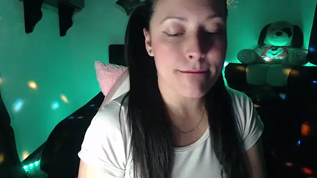 Allisonnlopez online show from December 5, 2025, 8:27 pm