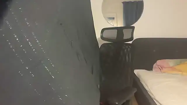 jungcock3210 online show from February 10, 2026, 4:33 pm