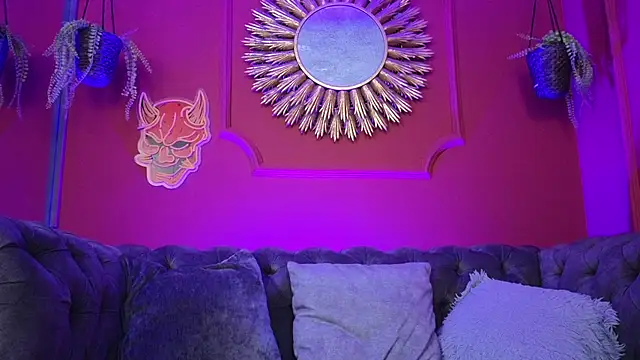 Julieta Russell online show from November 29, 2025, 11:57 am