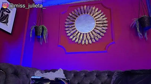 Julieta Russell online show from May 16, 2026, 11:42 am
