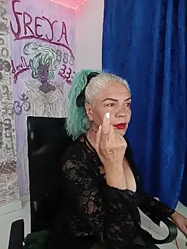 freyadevil333 online show from April 15, 2026, 5:03 am