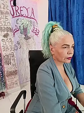 freyadevil333 online show from May 27, 2026, 7:38 am