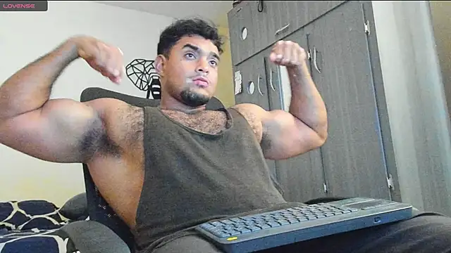 Big furry bear13 online show from December 14, 2024, 7:36 pm