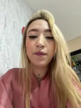 Snapshot of MollyCruz chatting on June 19, 2026, 2:16 am MollyCruz online show from June 19, 2026, 2:16 am